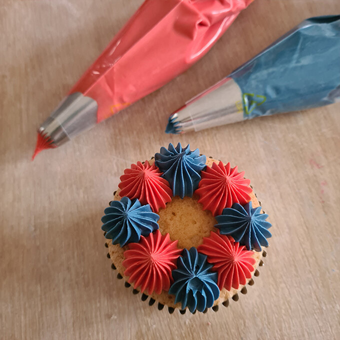 How to Make Decorated Coronation Cupcakes Hobbycraft
